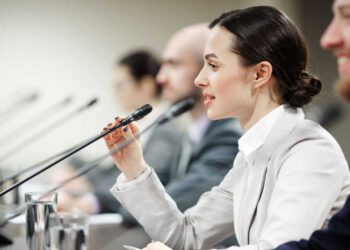 El 33,4% de los parlamentarios de la UE son mujeres