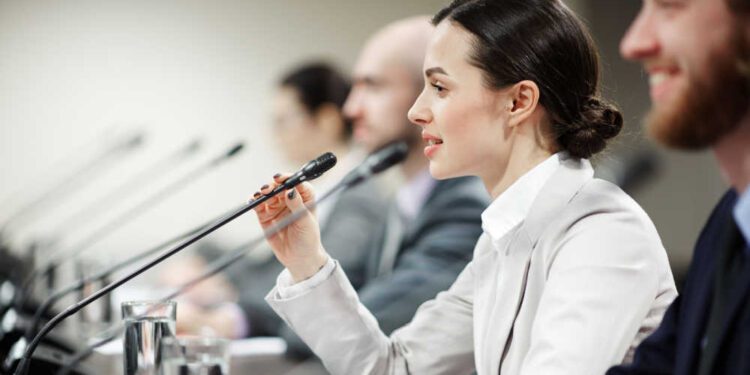 El 33,4% de los parlamentarios de la UE son mujeres