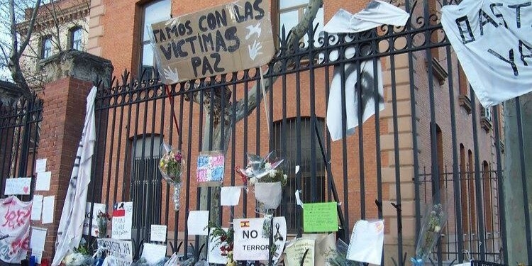 Sánchez y Albares recuerdan, en el 11M, a las víctimas de “fanatismo” y la “sinrazón terrorista”