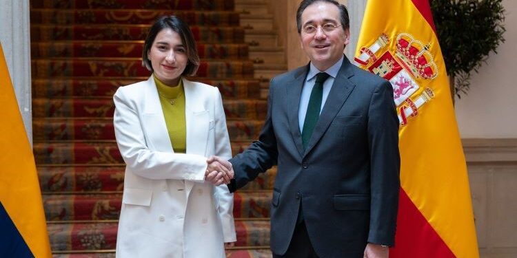 Albares aborda en Madrid con la canciller de Colombia la Cumbre UE-CELAC de Bogotá