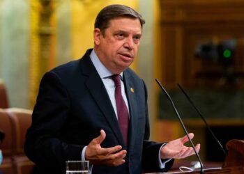 Luis Planas rechaza la amenaza de Trump sobre aranceles al vino: «Este no es un buen camino»