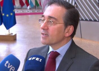 Albares defiende en Bruselas una “financiación sostenible y predecible” para Ucrania