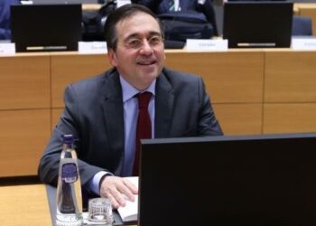 Albares: “La UE y Ucrania han demostrado que quieren la paz, la pelota está ahora en el lado ruso”