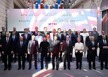 Sánchez advierte en la cumbre en París de la necesidad reforzar a Ucrania de cara a las conversaciones con Rusia