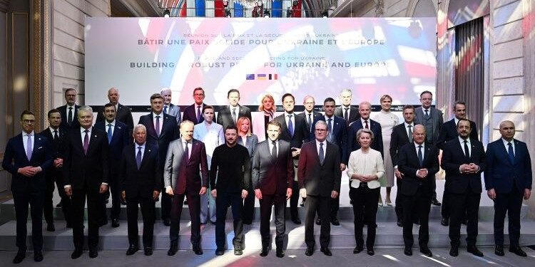 Sánchez advierte en la cumbre en París de la necesidad reforzar a Ucrania de cara a las conversaciones con Rusia