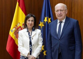 Robles y el comisario Kubilius defienden la coordinación europea para desarrollar las capacidades disuasorias