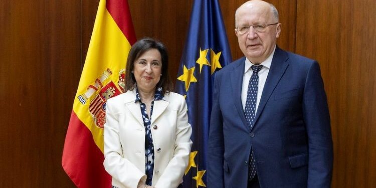 Robles y el comisario Kubilius defienden la coordinación europea para desarrollar las capacidades disuasorias