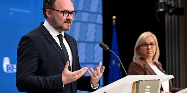 Los ministros de Energía abordan medidas para reducir costos energéticos, reforzar la seguridad y apoyar a Ucrania