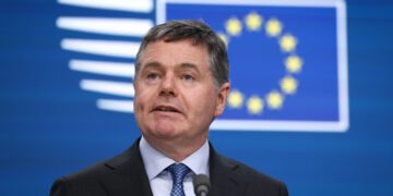 Donohoe advierte sobre el desafío fiscal del gasto en defensa en la UE antes de la Cumbre del Euro