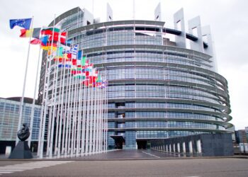 Los eurodiputados abogan por una UE más competitiva que respete las normas sociales y laborales