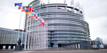 Los eurodiputados abogan por una UE más competitiva que respete las normas sociales y laborales