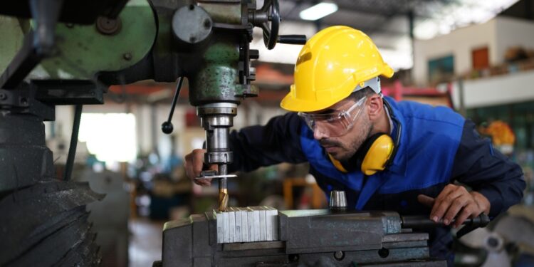 Los costes laborales por hora suben un 3,7% en la zona euro y un 4,3% en la UE