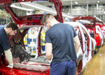 Los precios de producción industrial suben un 0,8% tanto en la zona del euro como en la UE