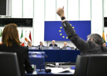 El Parlamento aprueba acelerar la tramitación de la propuesta para posponer la aplicación de las normativas de sostenibilidad empresarial