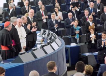 El Papa Francisco defensor de redescubrir la identidad europea y hacer frente a la «ola populista»