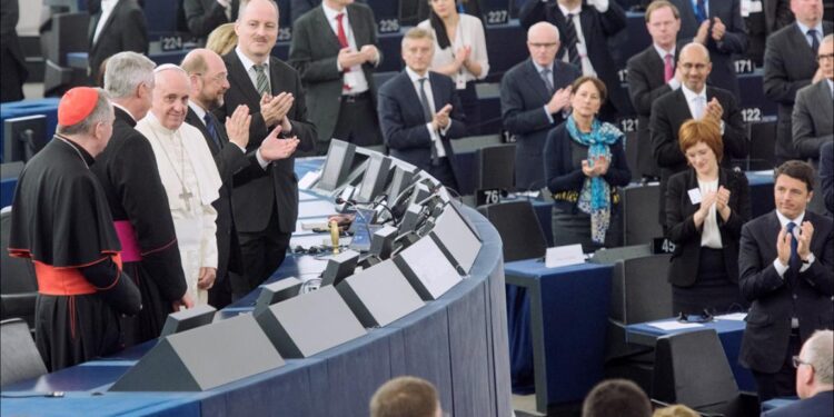 El Papa Francisco defensor de redescubrir la identidad europea y hacer frente a la «ola populista»