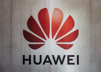 Bruselas veta todo contacto con entidades vinculadas a Huawei tras el escándalo de corrupción