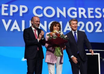 Dolors Montserrat es elegida secretaria general del PPE y asegura que trabajará desde Europa para llevar a Feijóo a la Moncloa