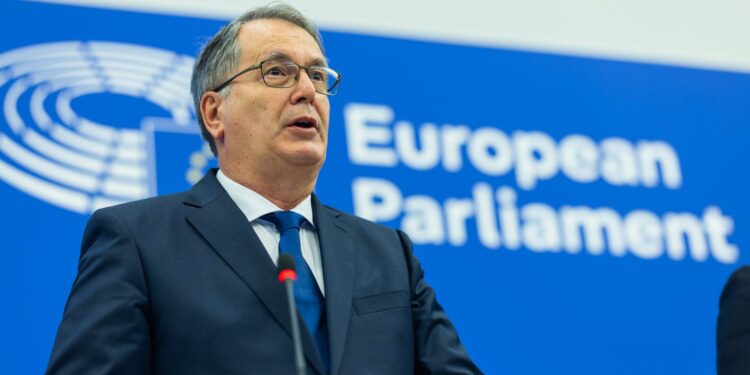 Nicolás Pascual de la Parte presenta en el Parlamento Europeo el Informe Anual sobre Seguridad y Defensa