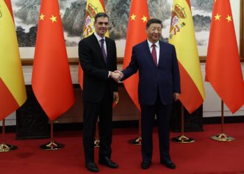 Sánchez asegura que ha hablado y volverá a hablar con Von der Leyen sobre su viaje a China