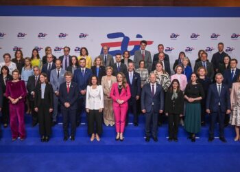 Los ministros de Empleo y Política Social discuten el impacto de la IA en el trabajo, la digitalización y la conciliación laboral