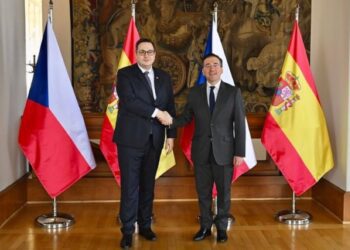 Albares: “La OTAN sigue siendo indispensable, pero Europa debe tener la seguridad y la disuasión en sus manos”