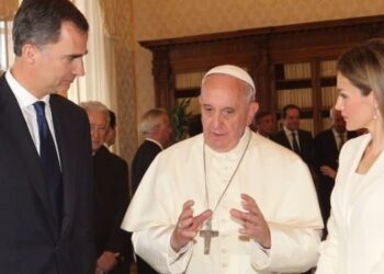 El Gobierno decreta tres días de luto oficial por la muerte de Francisco, “un hombre bueno y un gran Papa”