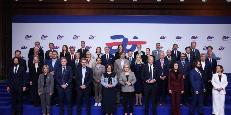 Los ministros europeos de Medio Ambiente alertan que la desinformación climática amenaza la democracia y frena la acción ecológica