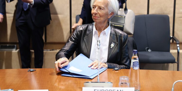 El BCE baja los tipos de interés en 25 puntos básicos hasta el 2,25% ante las señales de moderación de la inflación