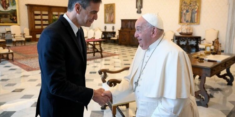 El Gobierno lamenta la muerte del Papa Francisco, quien no visitó España en sus doce años de Pontificado