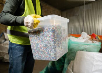 La UE avanza en la lucha contra la contaminación por microplásticos con nuevas reglas para los pellets de plástico