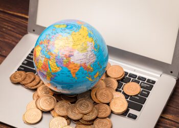 El FMI baja el déficit previsto para España en 2025 al 2,7% y la deuda al 100,6%