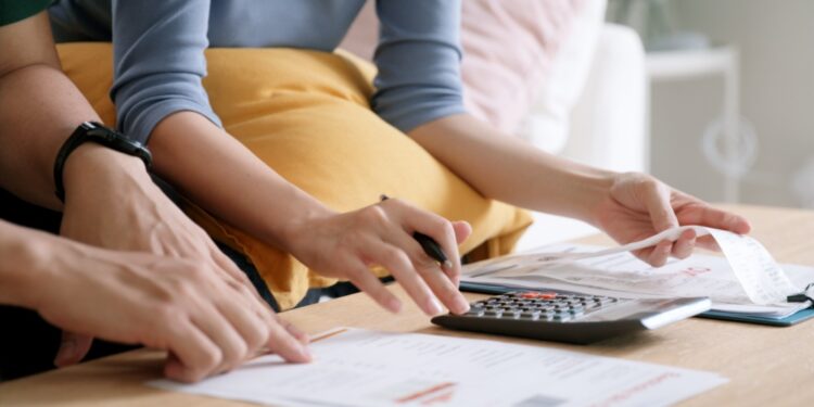 La inflación anual de la zona del euro desciende hasta el 2,2%