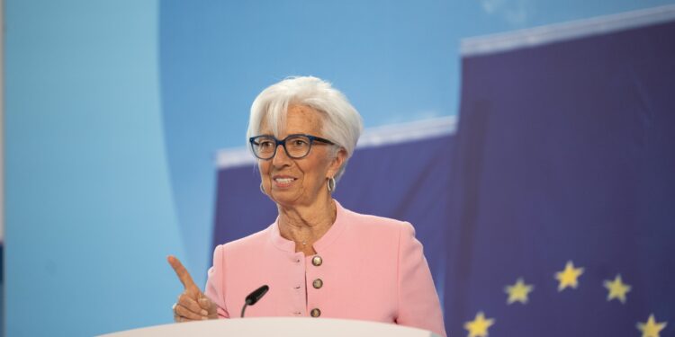 Lagarde afirma que los aranceles de Trump serán negativos para el comercio mundial