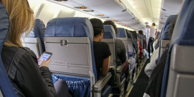 El Consejo de la UE adopta el acuerdo con Canadá sobre la transferencia de datos de pasajeros para combatir el terrorismo y el crimen transnacional