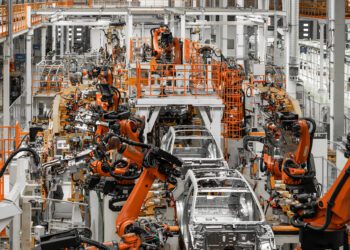 Raúl de la Hoz, eurodiputado del PPE: «Un plan para intentar salvar el sector de la automoción europea»