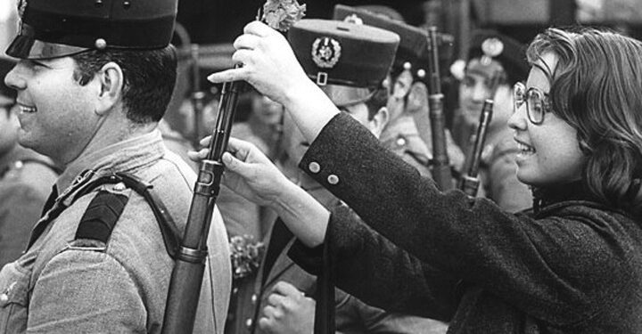 PORTUGAL Y SU SERENA REVOLUCIÓN DE PRIMAVERA