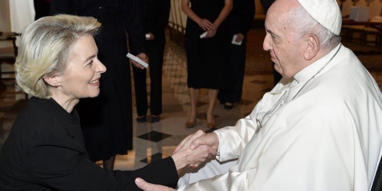 La UE valora la labor de justicia social y defensa de la paz del Papa Francisco