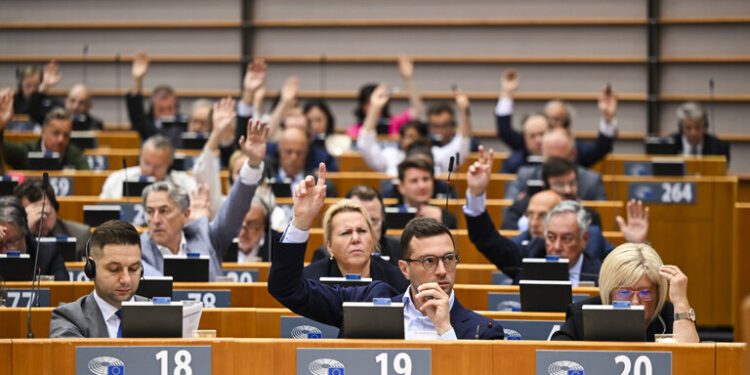 El Parlamento aprueba nuevos aranceles para productos agrícolas rusos y bielorrusos