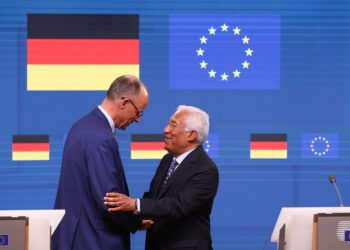 Merz reafirma en su primera visita a Bruselas como canciller su rechazo a una deuda común permanente