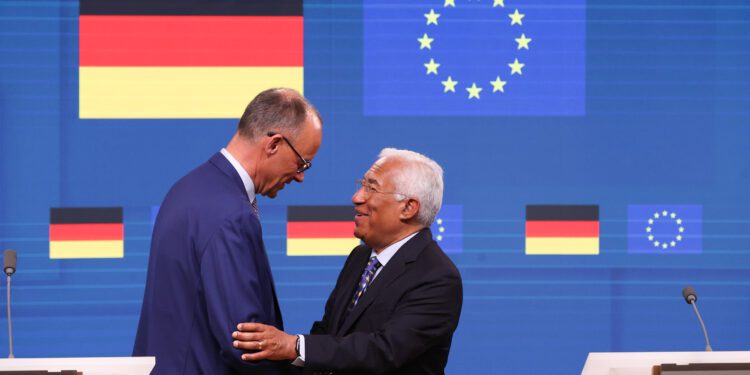 Merz reafirma en su primera visita a Bruselas como canciller su rechazo a una deuda común permanente