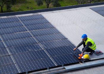 La economía de la UE sigue creciendo moderadamente, a pesar del debilitamiento del clima empresarial