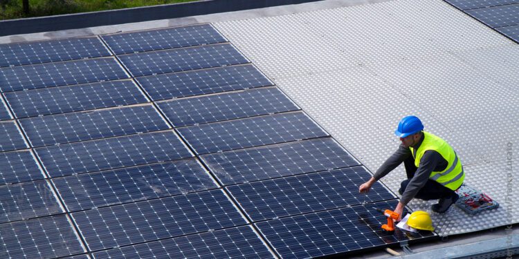 La economía de la UE sigue creciendo moderadamente, a pesar del debilitamiento del clima empresarial