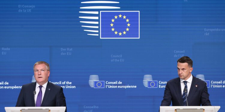 La UE examina a Hungría por su deriva contra los derechos LGTBIQ+ y mantiene activo el procedimiento del artículo 7