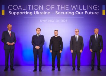 Macron, Merz, Starmer y Tusk viajan a Kiev y dan un ultimátum a Putin para negociar la paz que este acepta con condiciones