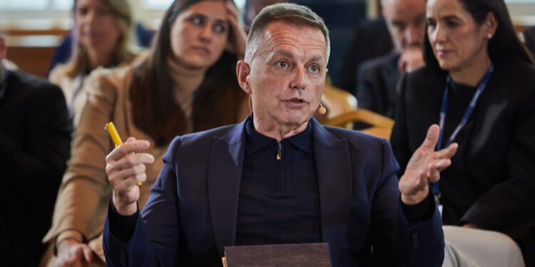 Peter Kazimir, representante eslovaco del BCE, es condenado por corrupción y soborno