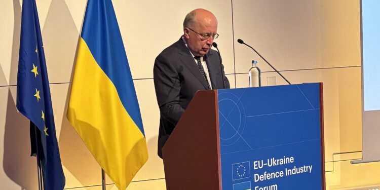 Kubilius llama a reforzar la integración industrial con Ucrania destacando que “la paz vendrá del poder de producción y del poder del cerebro”