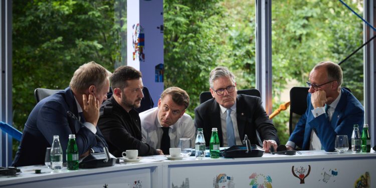 Zelenski, Macron, Merz, Starmer y Tusk llaman a Trump para aumentar la presión sobre Rusia tras el fracaso de las negociaciones en Estambul