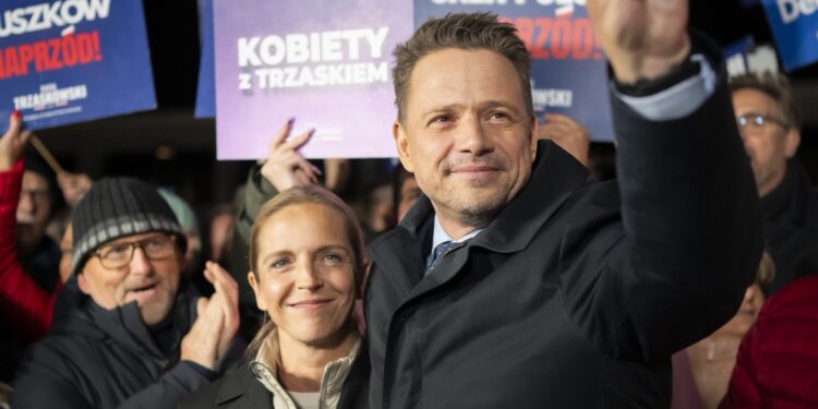 Trzaskowski vence en la primera vuelta de los comicios polacos, pero será necesaria una segunda vuelta frente al ultra Nawrocki