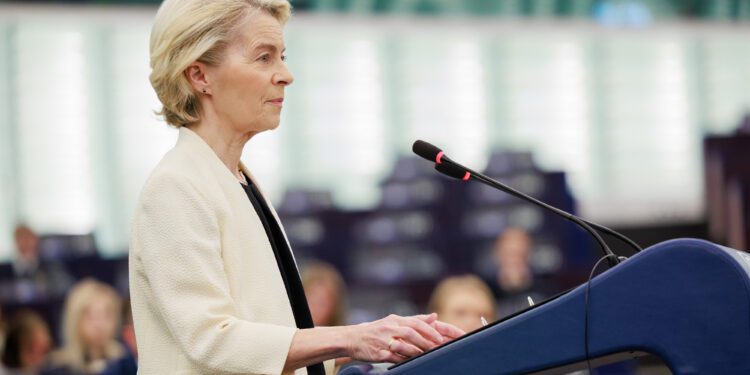 Von der Leyen asegura que reabrir el suministro de gas y petróleo rusos «sería un error de proporciones históricas»